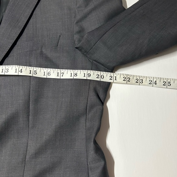 Hugo Boss 100% virgin wool men’s suit jacket size 38S 2button dark gray - Picture 6 of 16